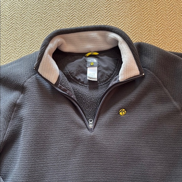 North Face Gray Quarter-Zip Fleece Pullover - Picture 2 of 4